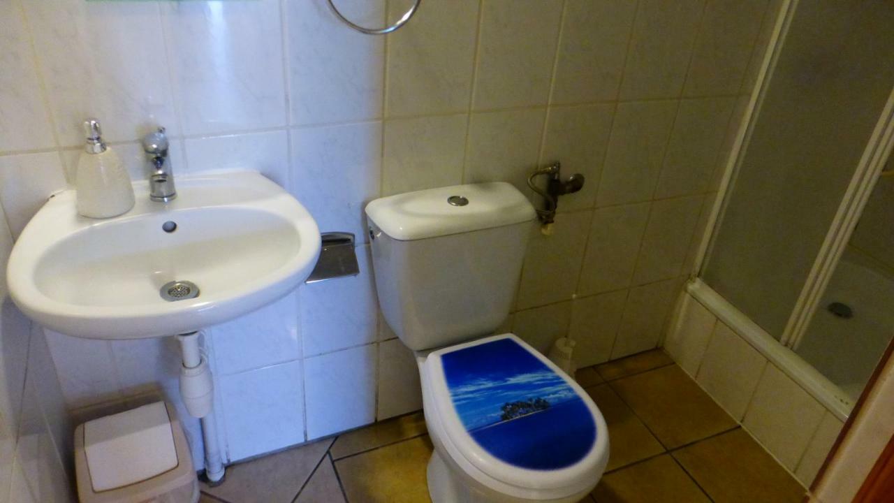 Habitación en casa particular Iwona - Budget With Private Bathrooms
