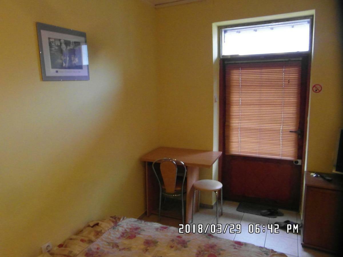 Habitación en casa particular Iwona - Budget With Private Bathrooms