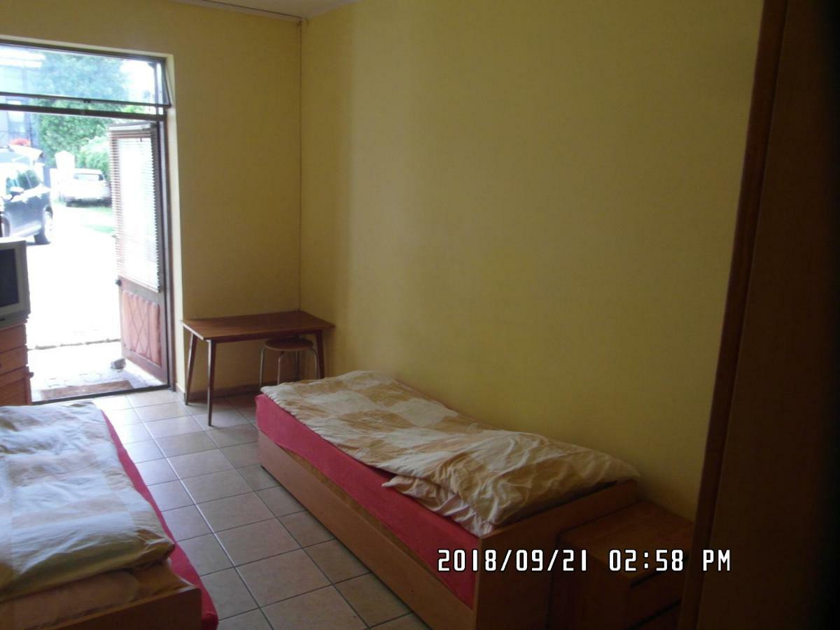 Iwona - Budget With Private Bathrooms Habitación en casa particular